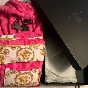 I ♥️ Baroque Versace Robe - NEVER WORN!!!!
